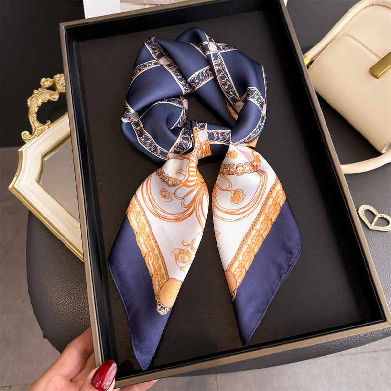 Foulard carré en soie bleu cla - Face Scarf Mask avis et prix